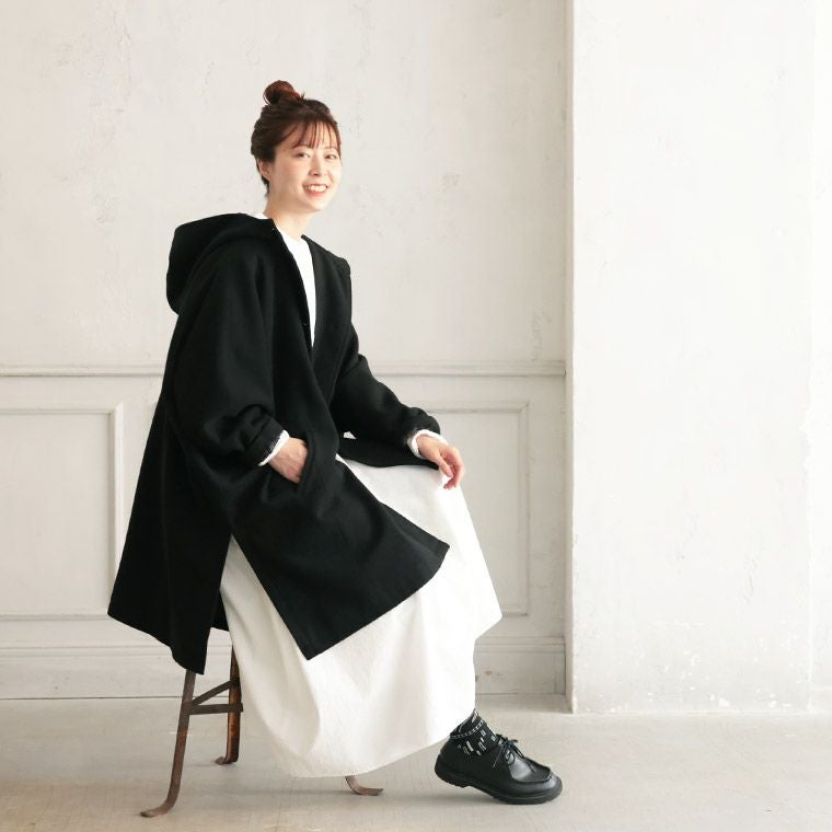 クロヤギさんからお手紙ついたふわっとかぶるだけの黒いポンチョ