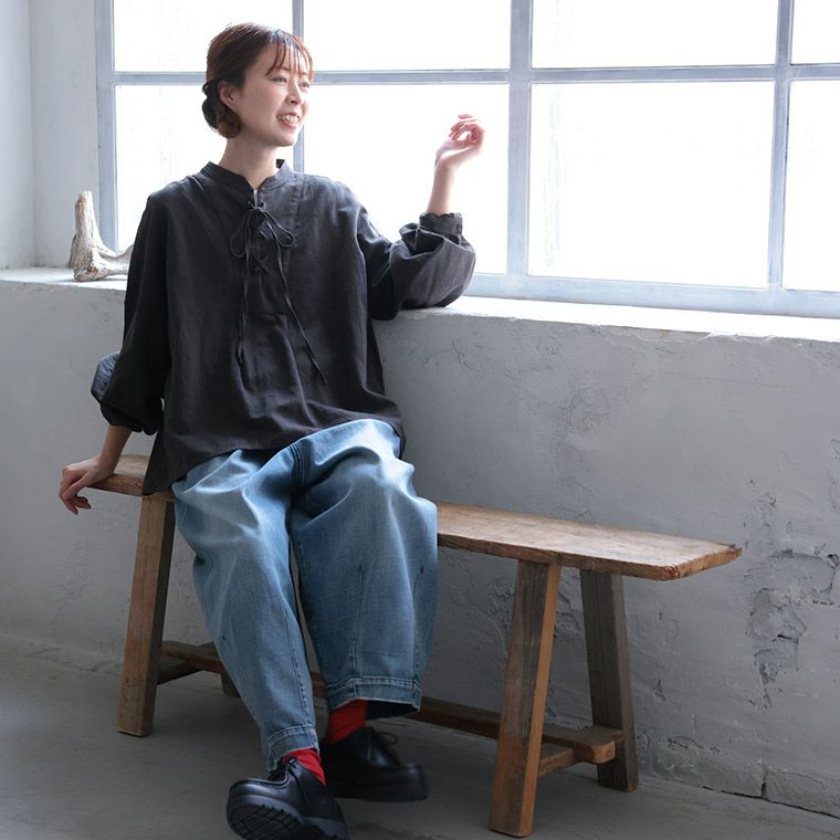 はちみつ堂スミクロの、たなびく編み上げブラウス | soulberry