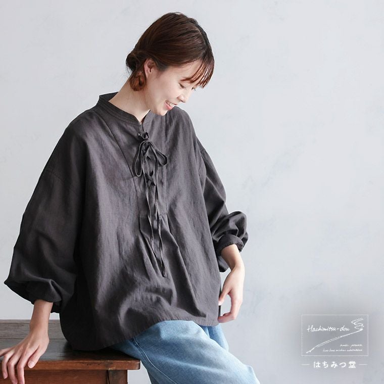 はちみつ堂スミクロの、たなびく編み上げブラウス | soulberry