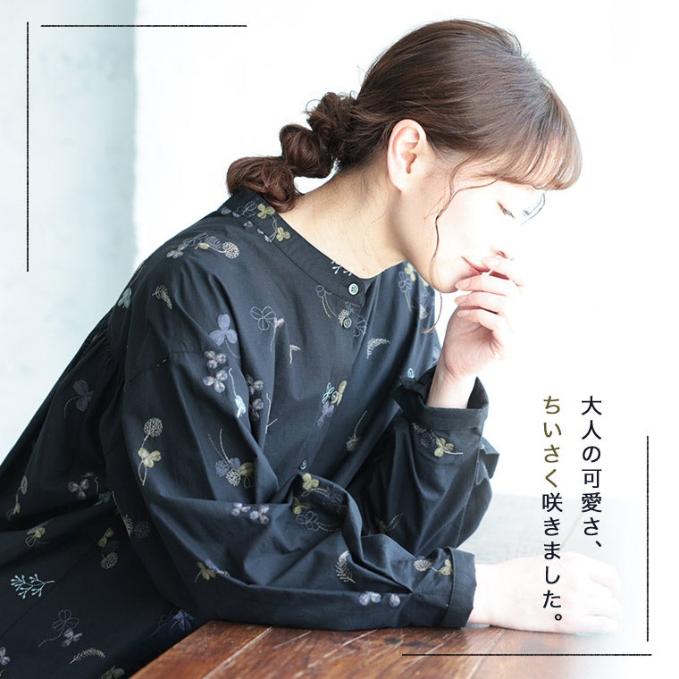 ちいさな花とクローバーのブラウス | soulberry