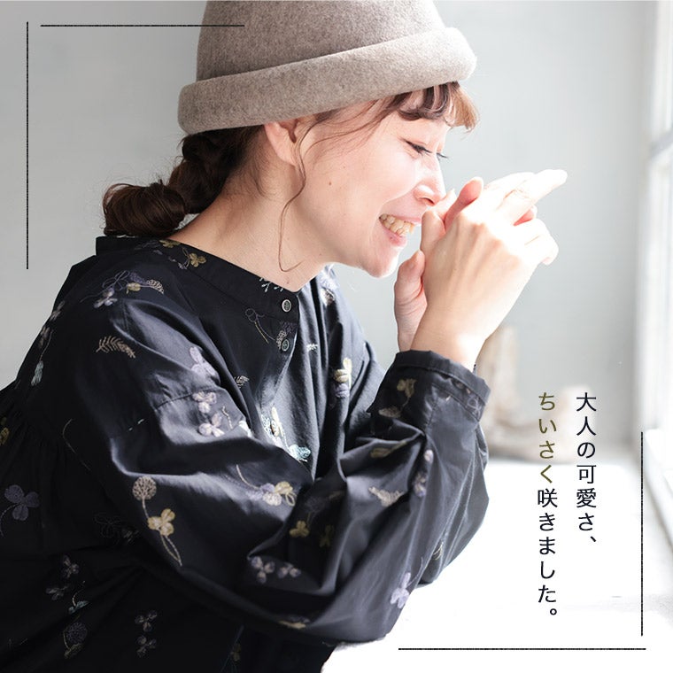ちいさな花とクローバーのブラウス | soulberry
