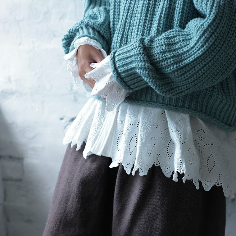 ニットの裾から、ひらっと出したいレースのブラウス | soulberry