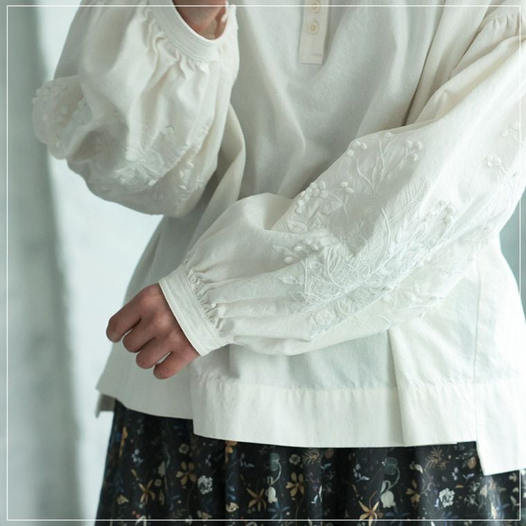 6Bee野ばらの実の刺繍ブラウス | soulberry