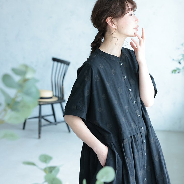 大人にも馴染むドットの、リブ袖ドルマンワンピース | soulberry